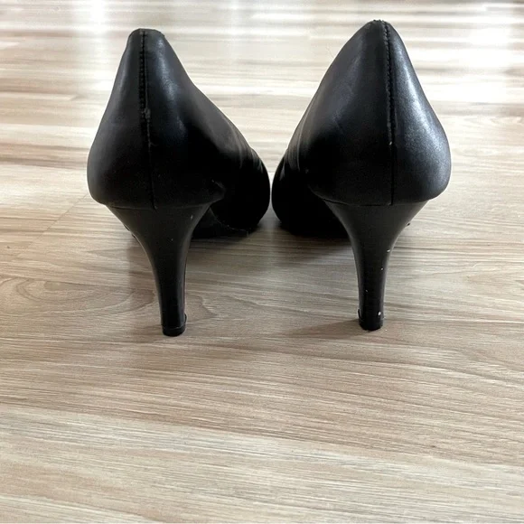 Report Black Heels with Elegant Design - Picture 3 of 9
